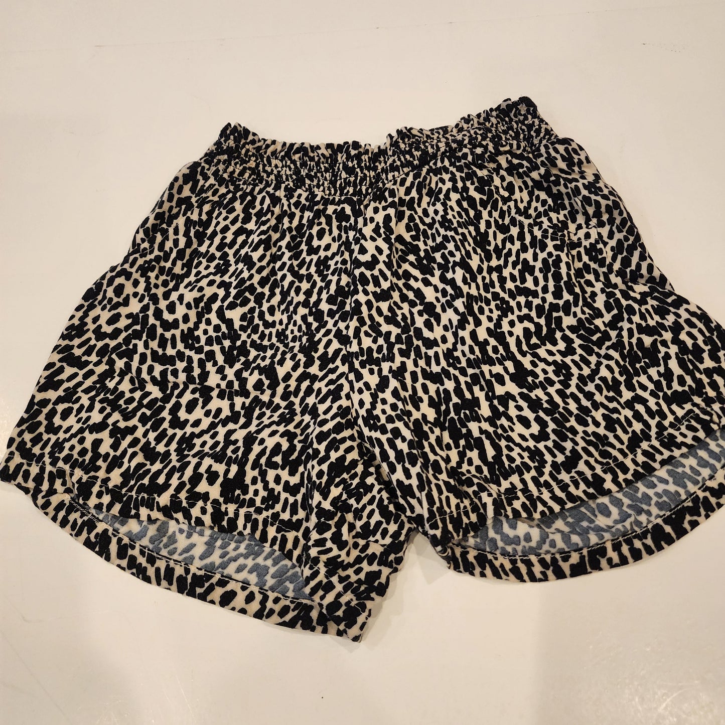 #135 girls size 5t Old Navy dressy shorts