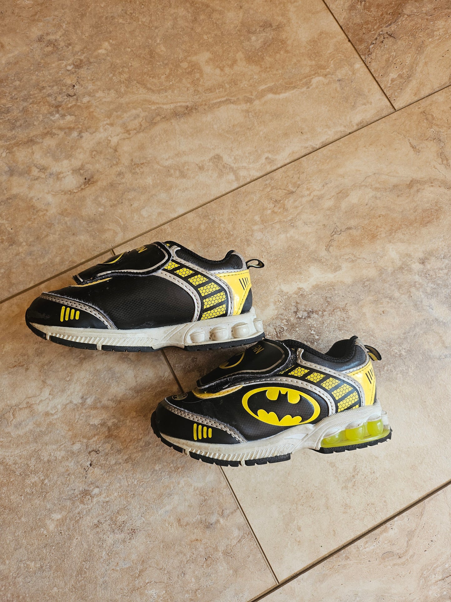 #76A - Batman Toddler 8 Light-Up Shoes