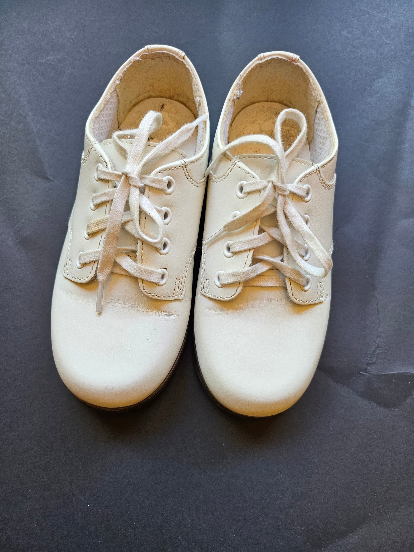 #76A - StrideRite 9.5 W White Shoes