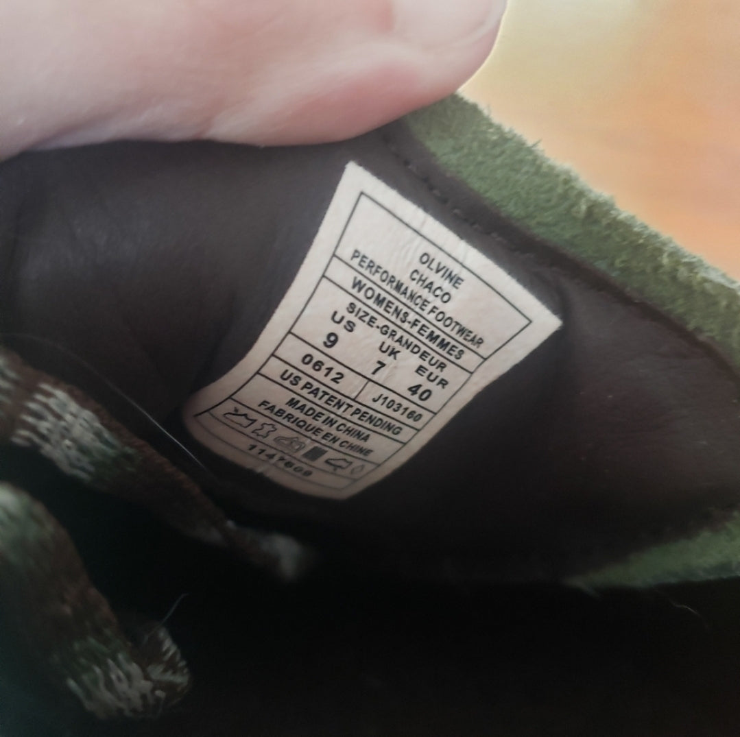 #142 Chaco Sz 9 Velleda Olvine Green Suede Lace Up Shoes