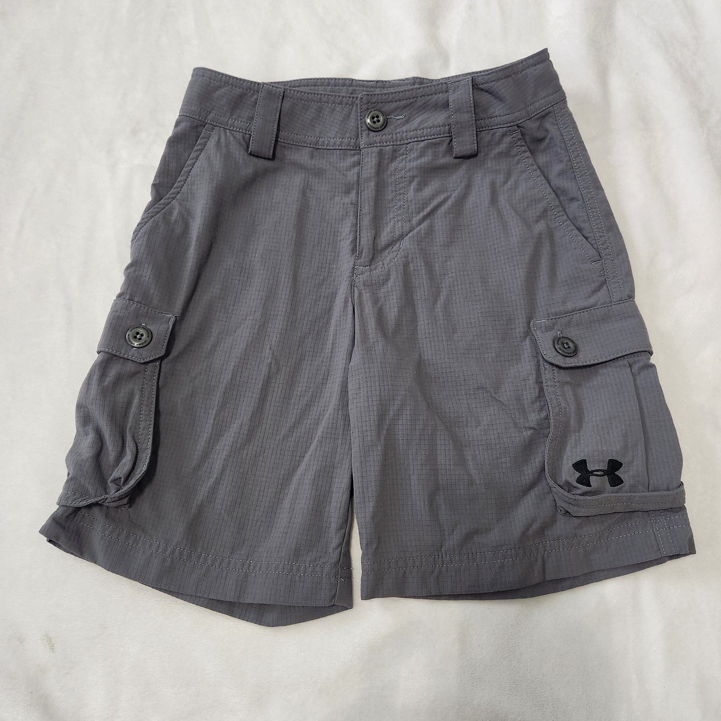 #104 Under Armour YS 7/8 Gray Cargo Shorts