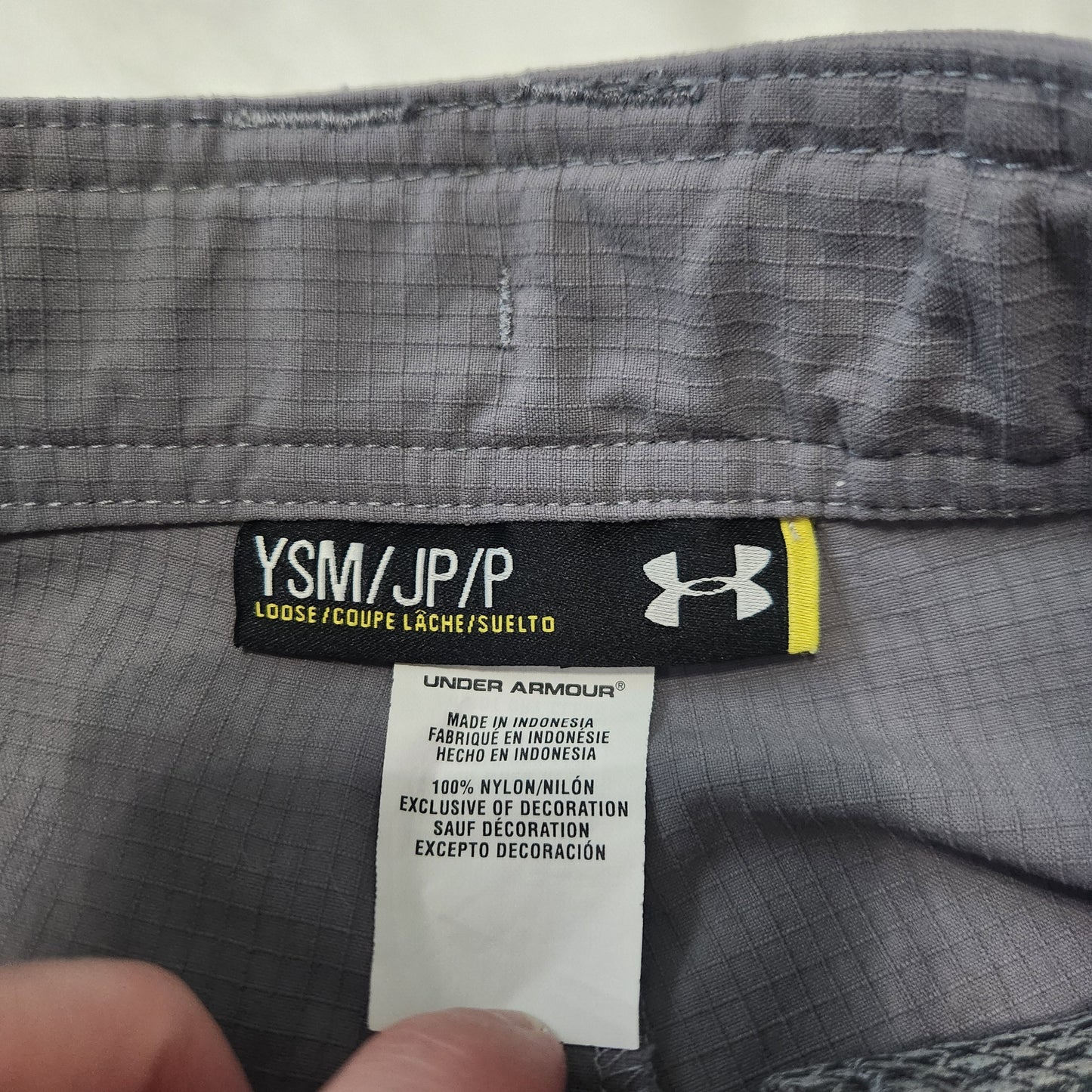 #104 Under Armour YS 7/8 Gray Cargo Shorts