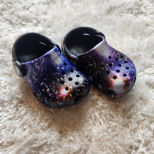 REDUCED #142 Crocs Kids’ Sz 4 Classic Space Galaxy Clog