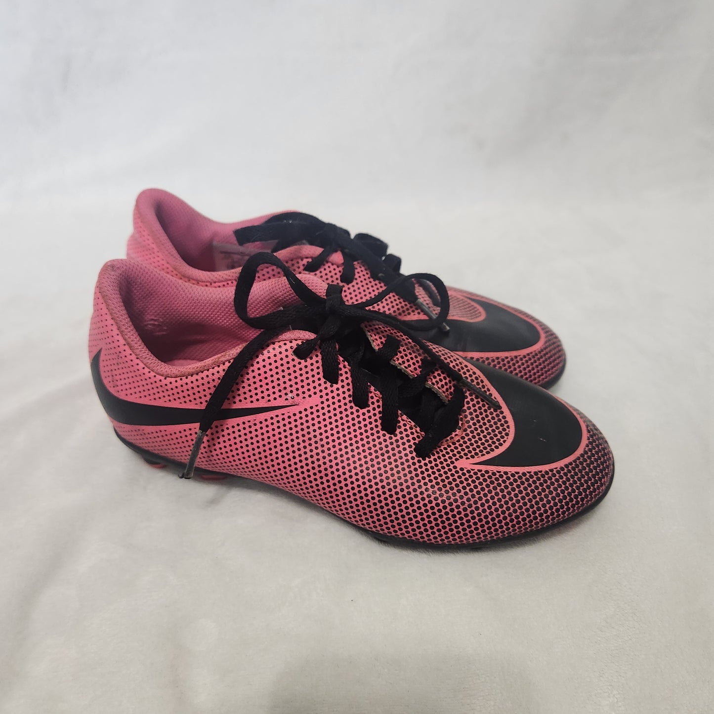 #142 Nike BRAVATA Jr. Size 2Y Soccer Cleats