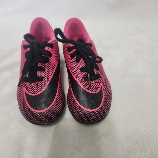 #142 Nike Sz 10 BRAVATA Jr. Soccer Cleats