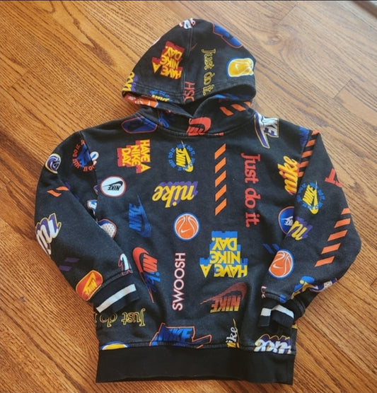 #142 Nike Boys 6/7 Graphic Fleece Print Hooded Sweatshirt