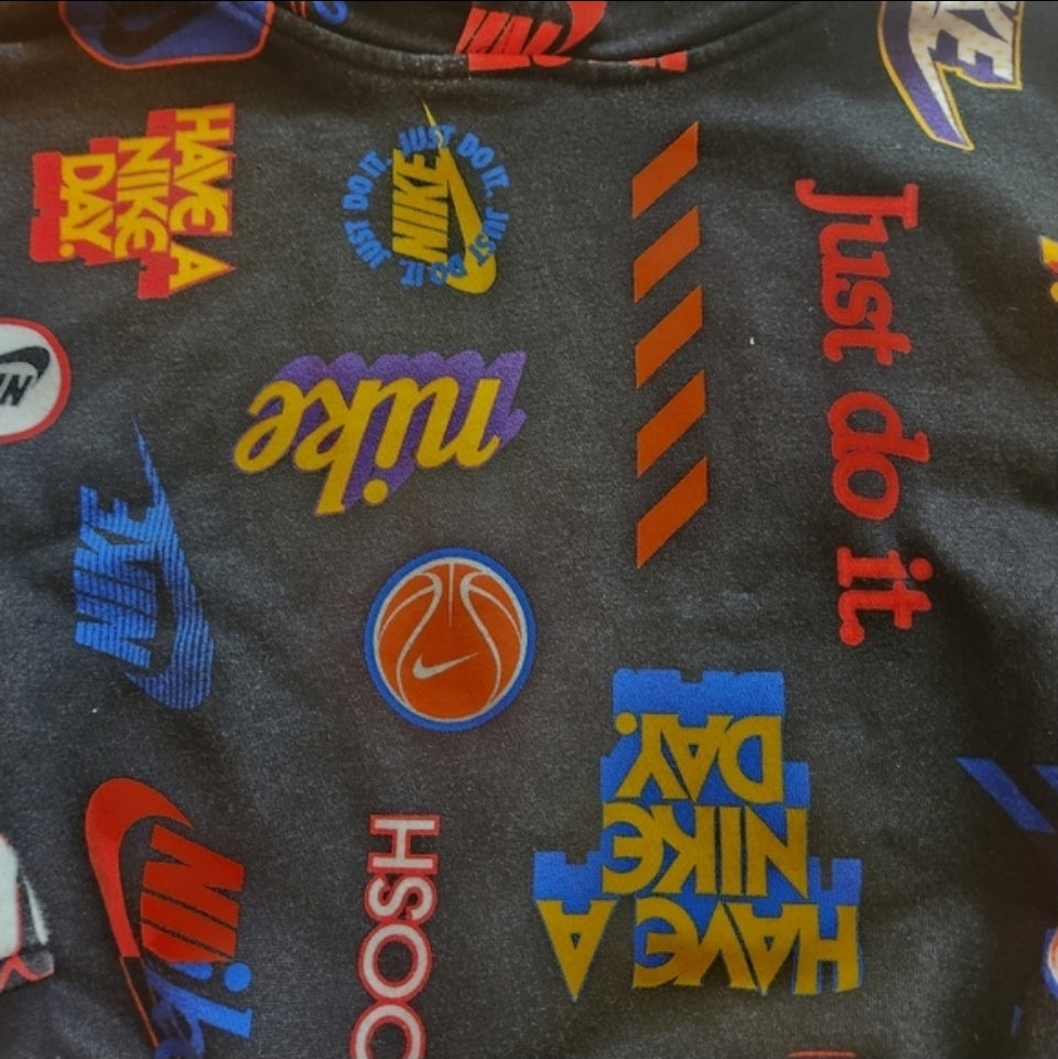 #142 Nike Boys 6/7 Graphic Fleece Print Hooded Sweatshirt