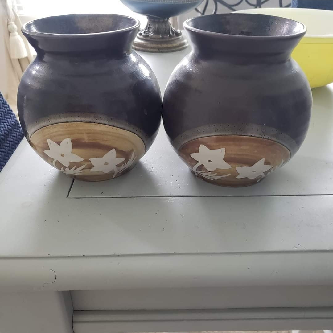 #142 Decorative Floral Clay Pottery Set of 2 Pots Vases