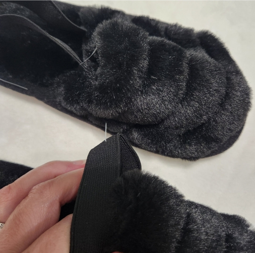 REDUCED #142 NWOT Amazon Kids Sz 13 Fluffy Slippers Open Toe Slippers