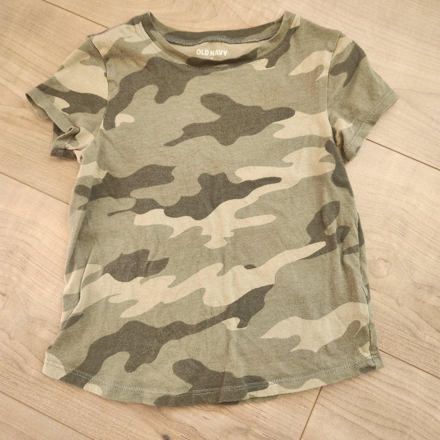 REDUCED!! #104 Old Navy 5T Green Camo Short Sleeve Tee