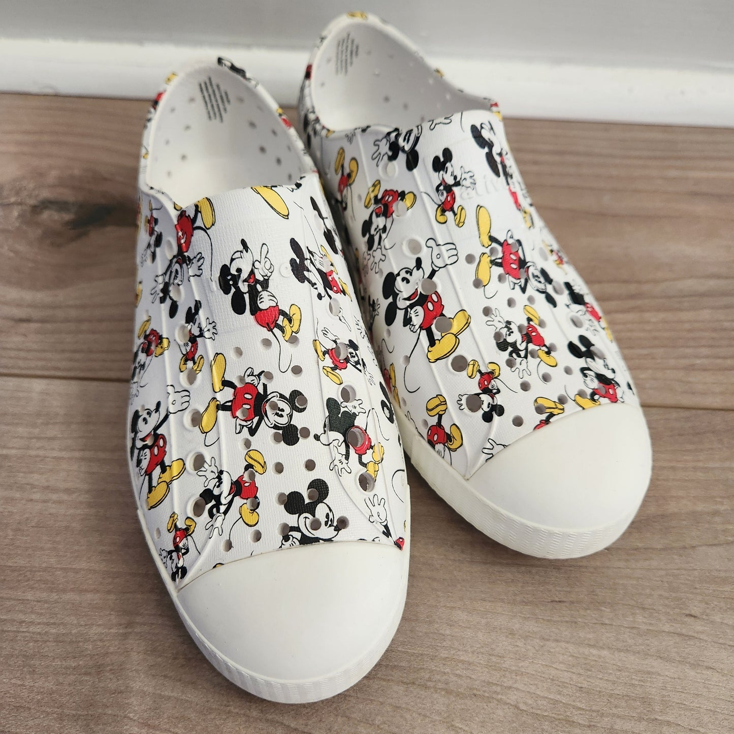 REDUCED!! #104 Native Shoes X Disney Mickey Mouse J1 Jefferson Sneakers