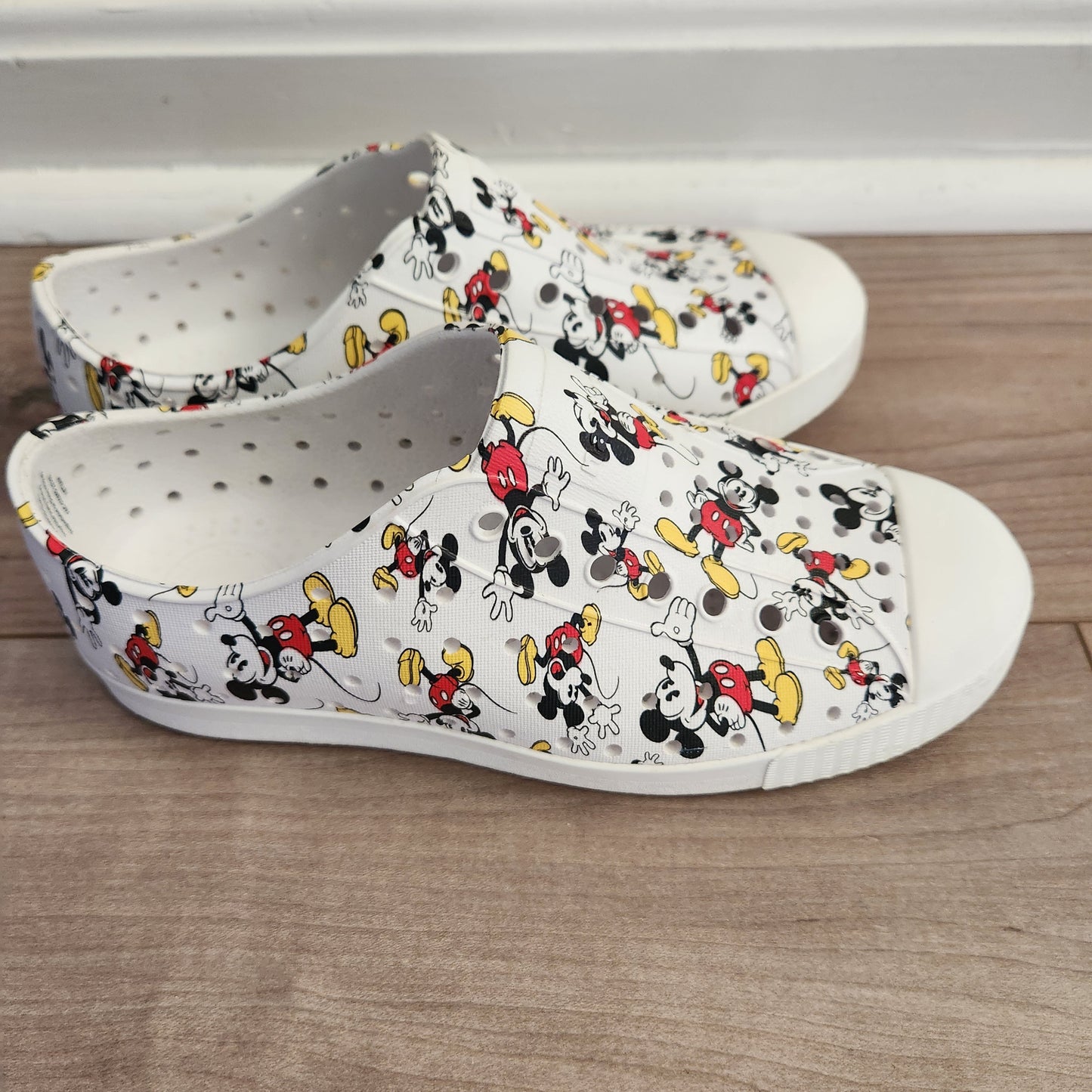 REDUCED!! #104 Native Shoes X Disney Mickey Mouse J1 Jefferson Sneakers