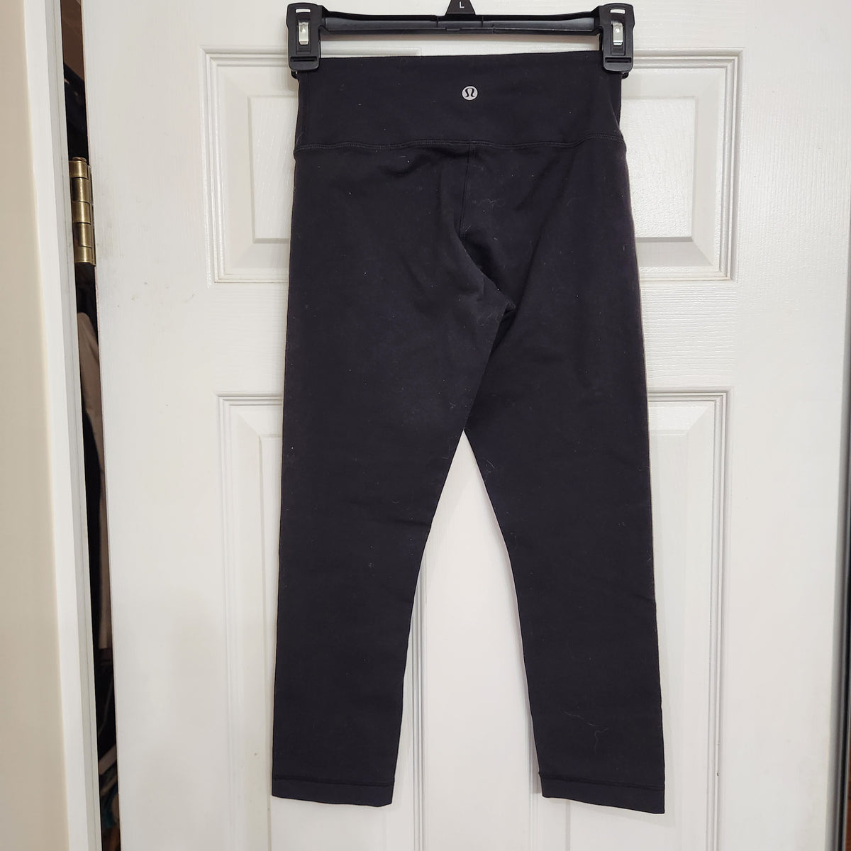 #167 LULULEMON Size 2 Black Capri Leggings Pants Yoga