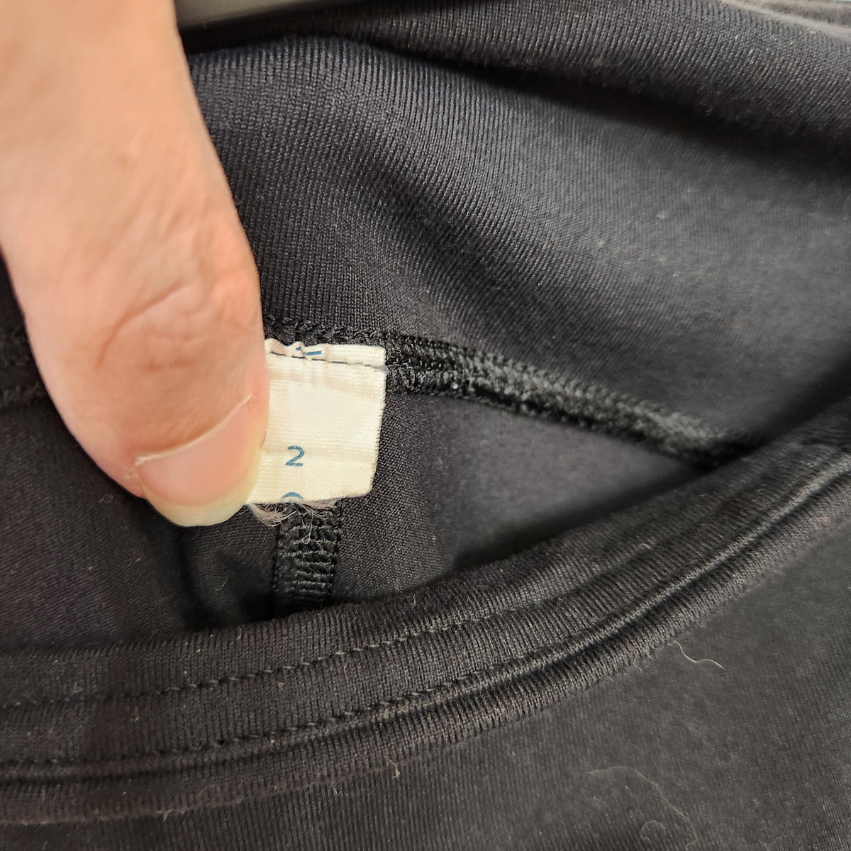 #167 LULULEMON Size 2 Black Capri Leggings Pants Yoga