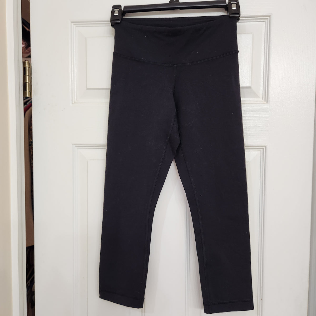 #167 LULULEMON Size 2 Black Capri Leggings Pants Yoga