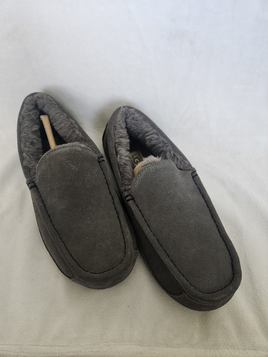 #167 NWT UGG Ascot Men’s Sz 8 Grey Suede Slip-On Slippers Loafers