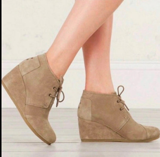 #167 Toms Desert Wedge 7W Taupe / Tan Booties