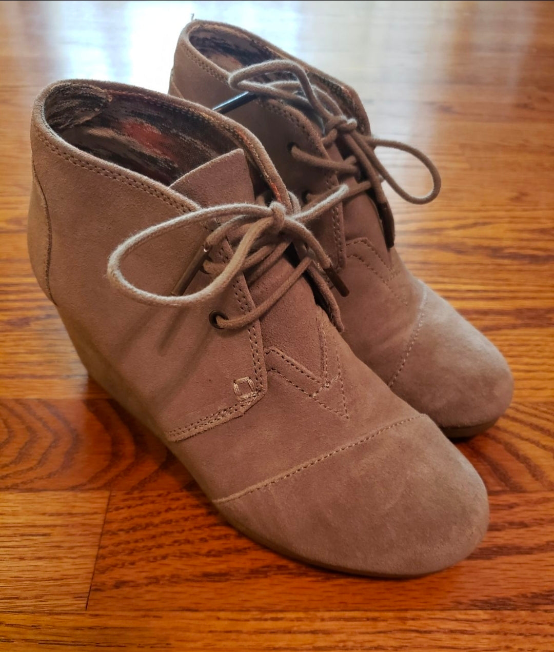 #167 Toms Desert Wedge 7W Taupe / Tan Booties