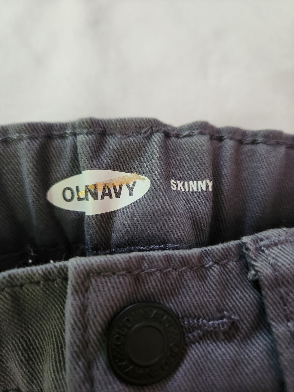 #167 Old Navy Size 6 Slim Jeans in Charcoal Gray