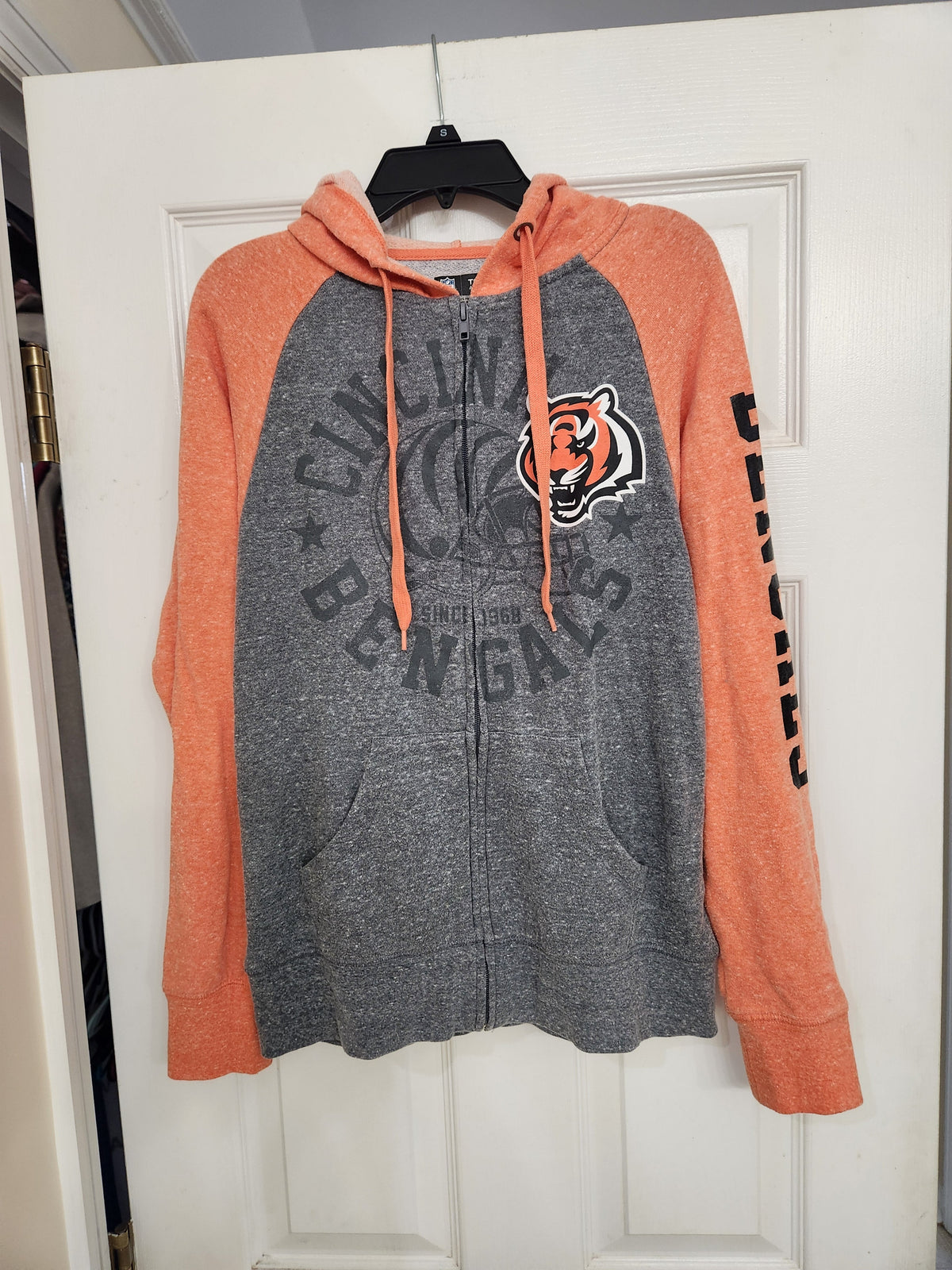 #167 Official Cincinnati Bengals Small NFL Team Apparel Hooded Sweatshirt