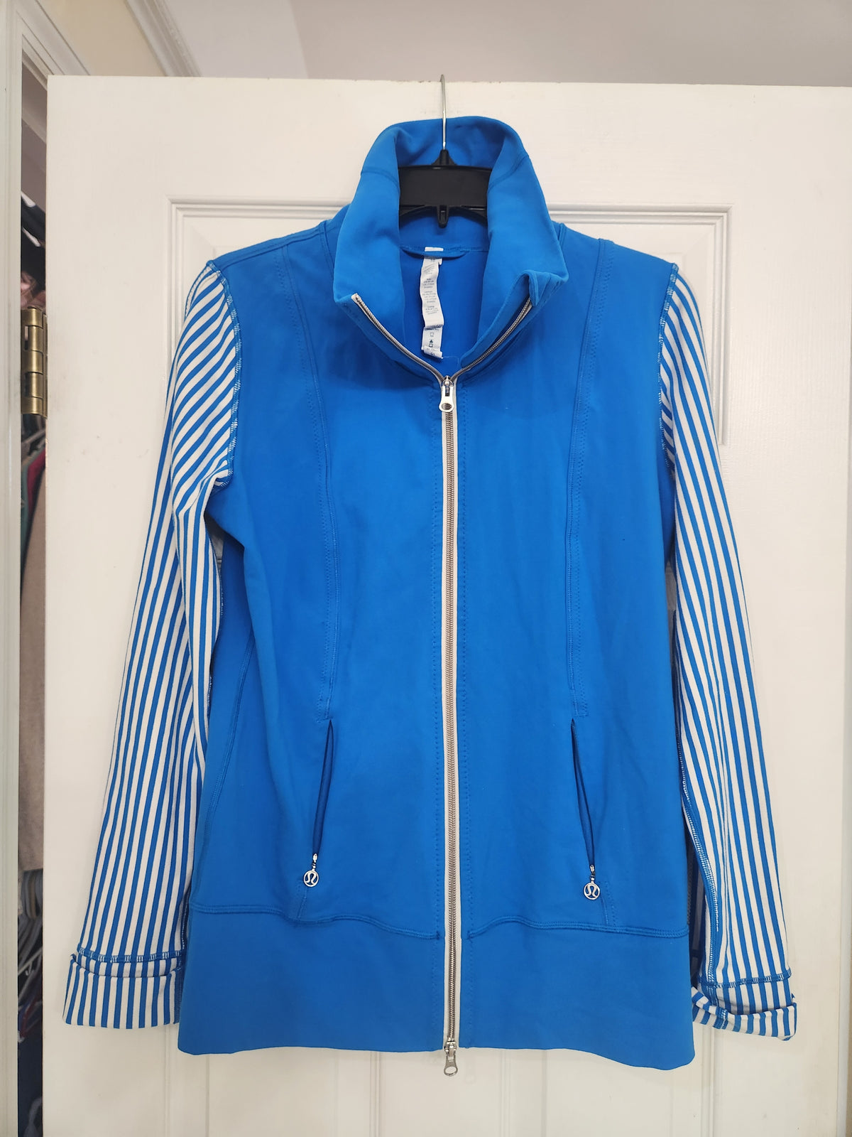 #167 Lululemon Daily Yoga Jacket Sz 10 Beaming Blue / Classic Stripe Polar Cream