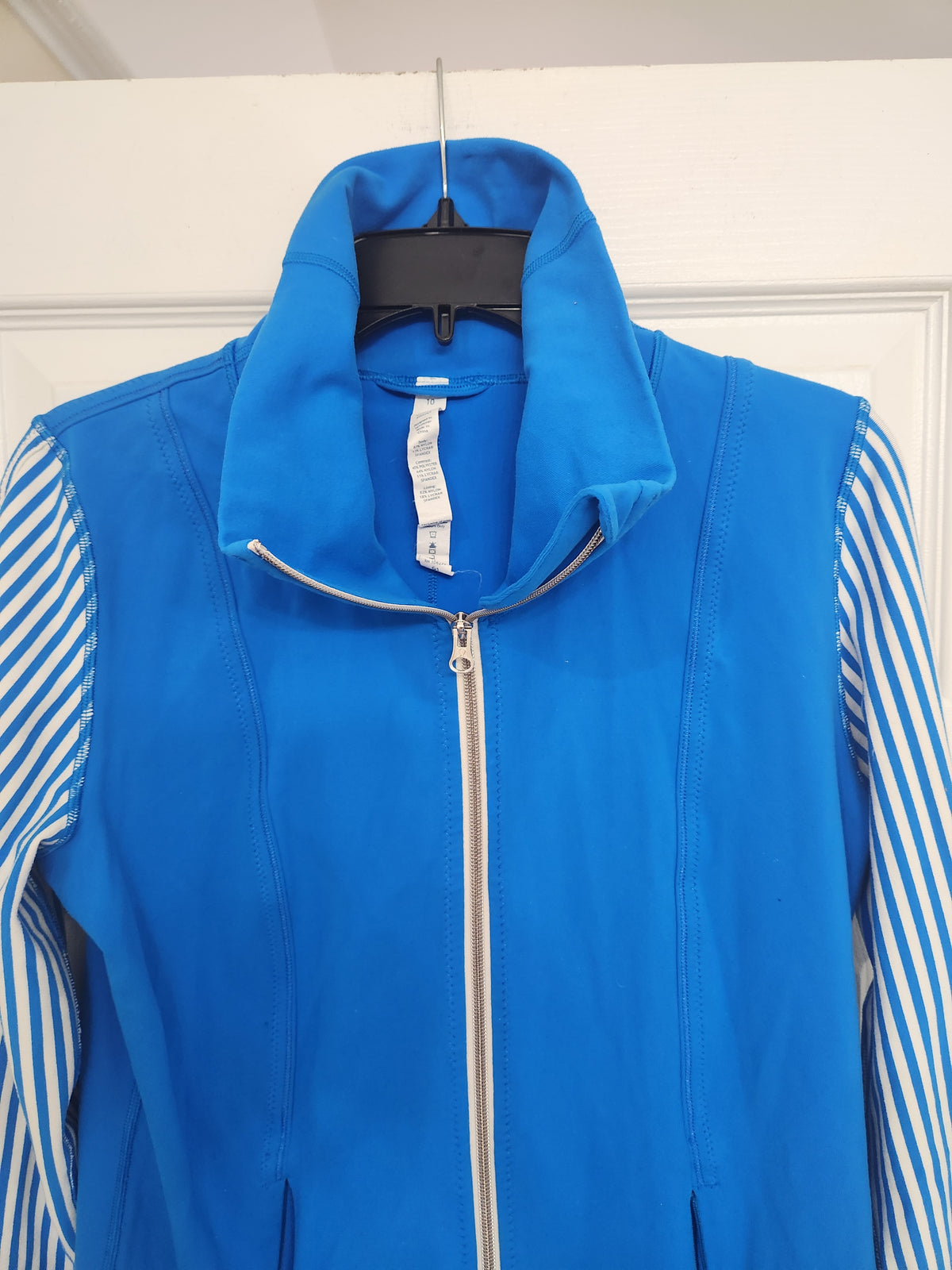 #167 Lululemon Daily Yoga Jacket Sz 10 Beaming Blue / Classic Stripe Polar Cream