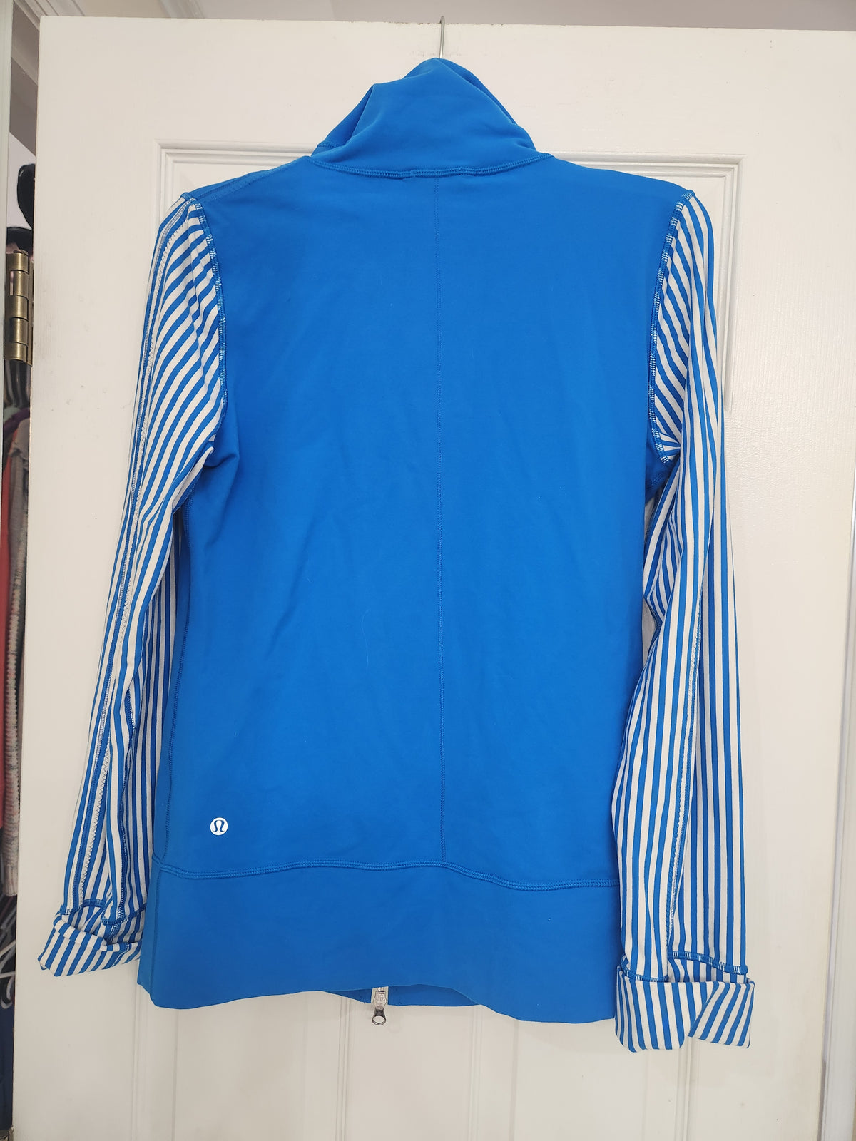 #167 Lululemon Daily Yoga Jacket Sz 10 Beaming Blue / Classic Stripe Polar Cream