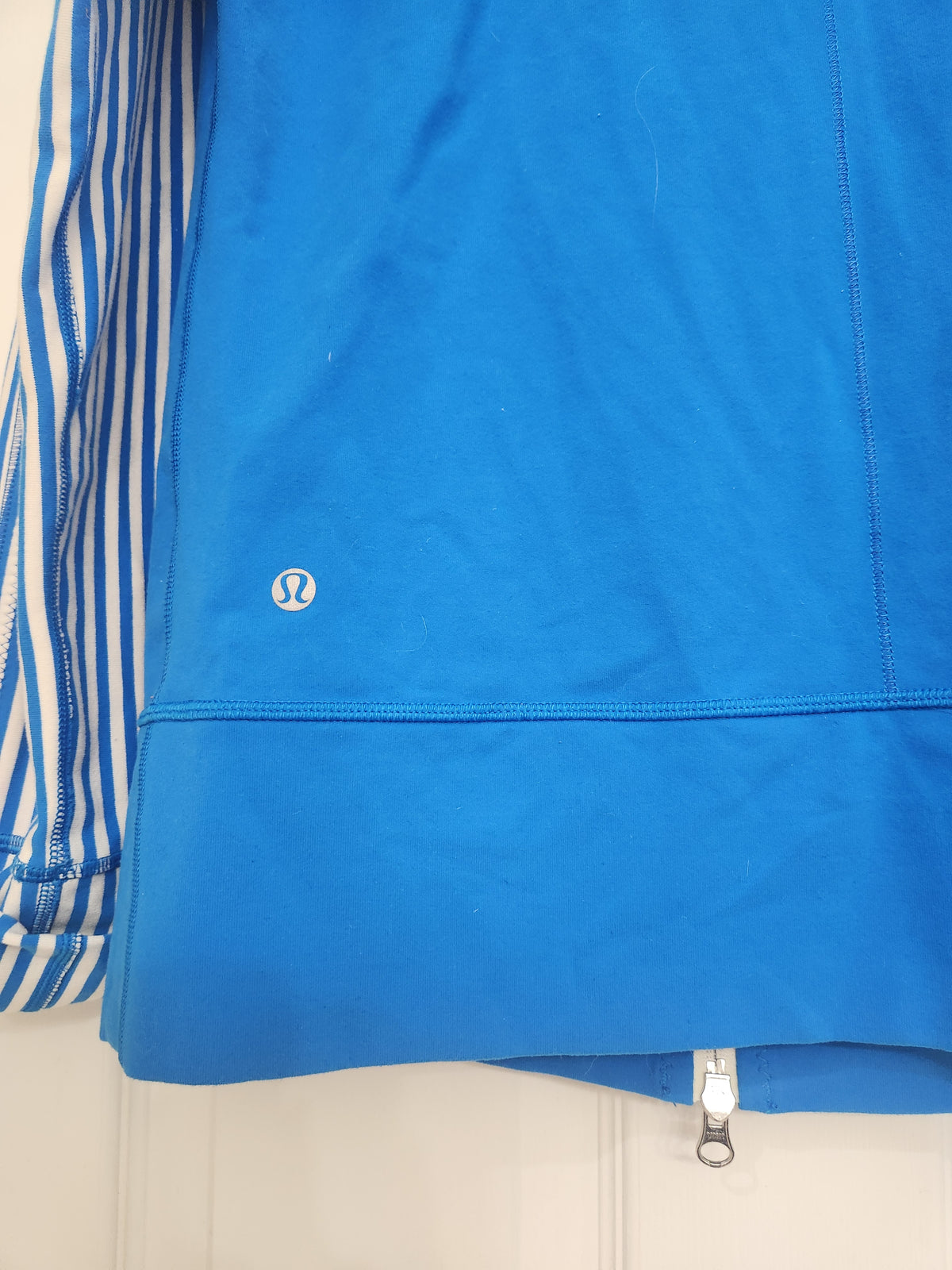 #167 Lululemon Daily Yoga Jacket Sz 10 Beaming Blue / Classic Stripe Polar Cream