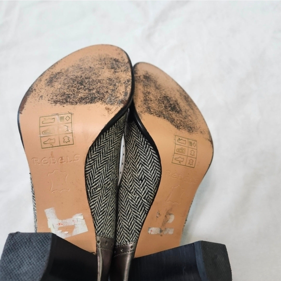 #167 The Buckle Rebels 8.5 Boston Mary Jane Pewter Heels