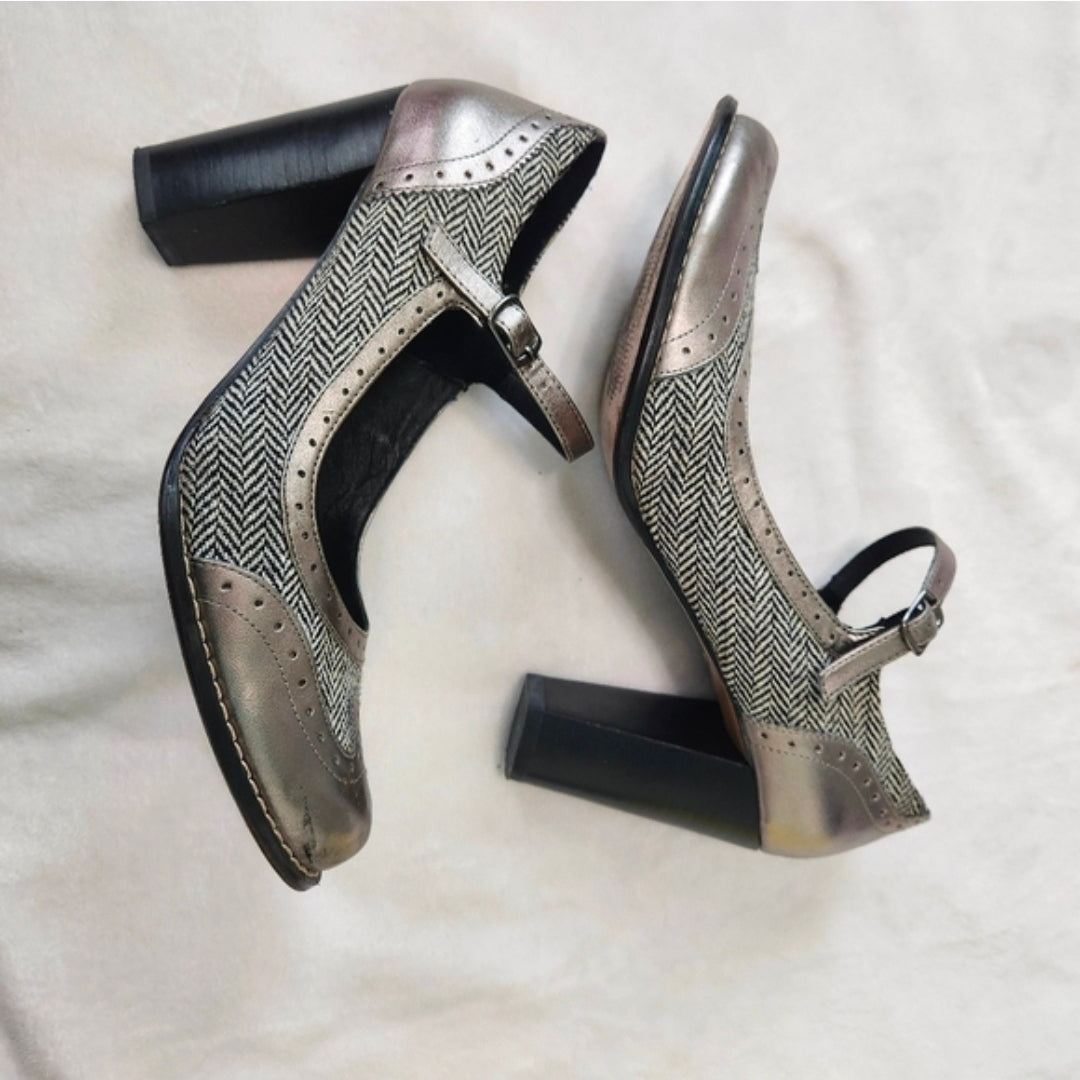 #167 The Buckle Rebels 8.5 Boston Mary Jane Pewter Heels
