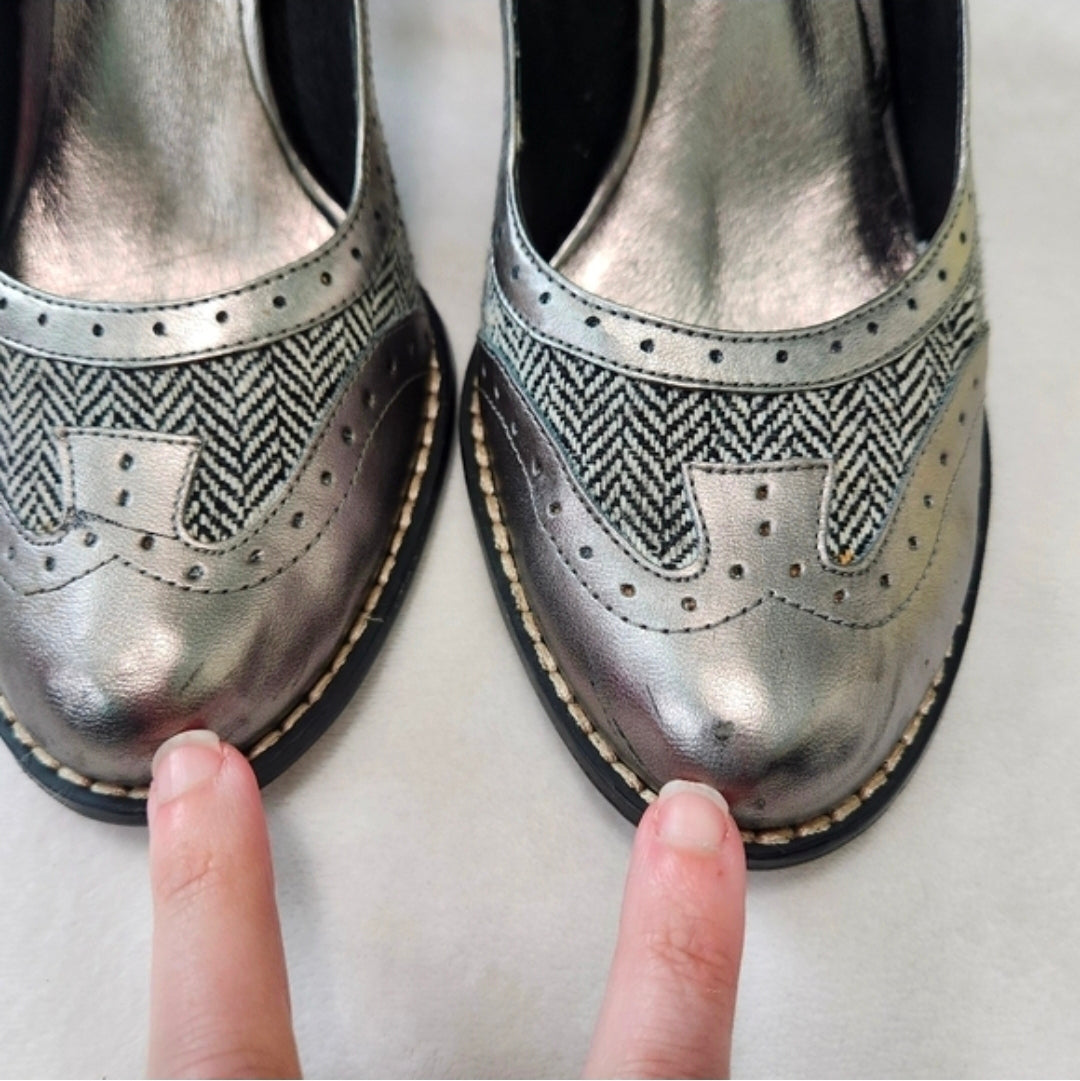 #167 The Buckle Rebels 8.5 Boston Mary Jane Pewter Heels