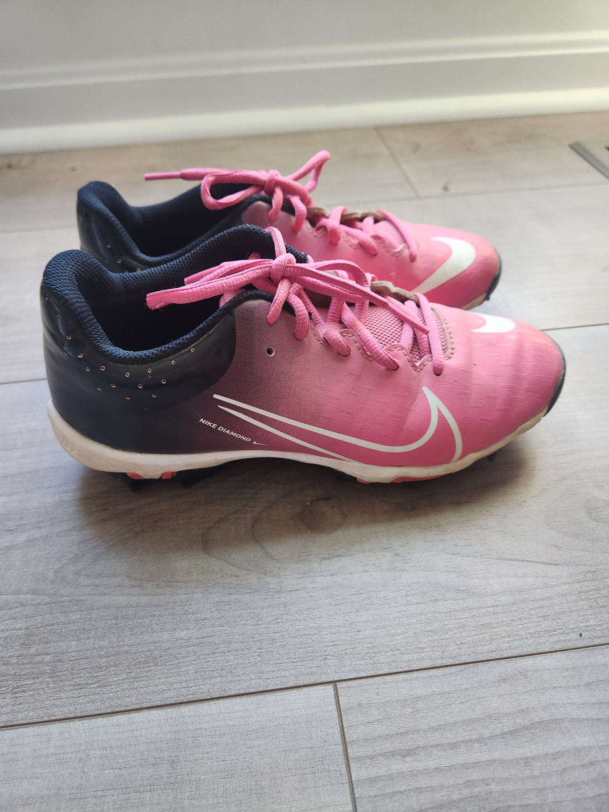 #167 Nike Hyperdiamond 4 Keystone Size 5Y Kids' Softball Cleats