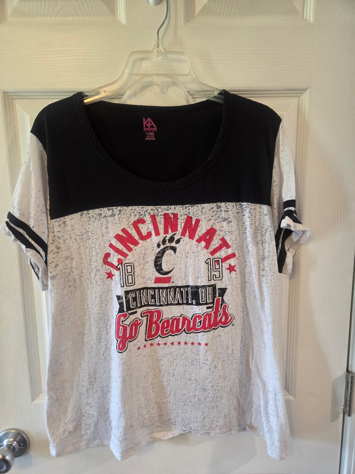 Seller 188 Women's UC top size 2XL