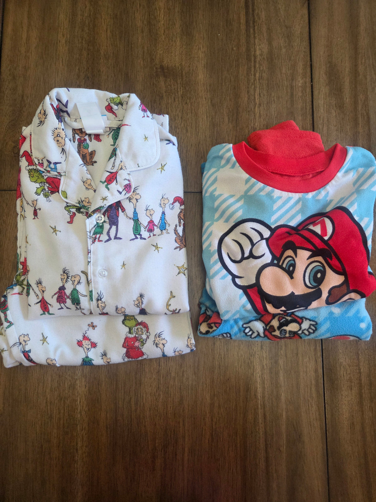 Seller 188 boys mario and grinch pajamas size 6/7