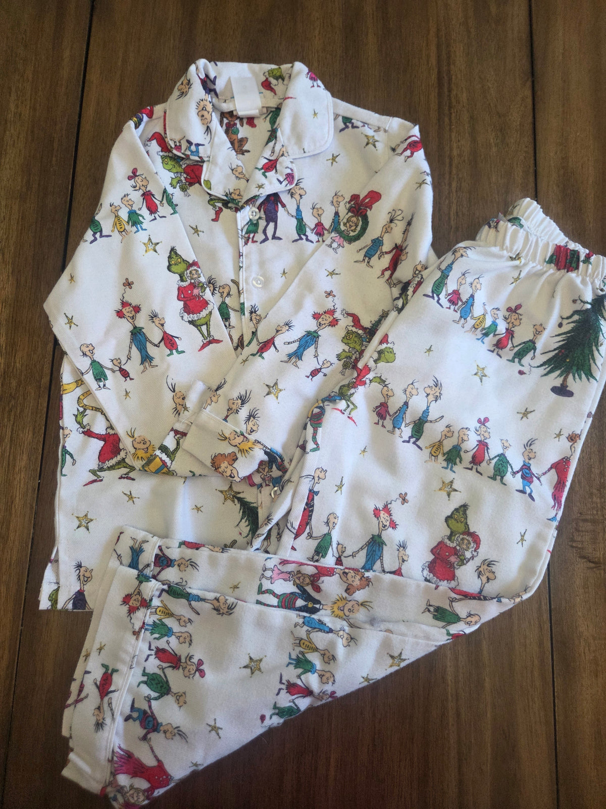 Seller 188 boys mario and grinch pajamas size 6/7