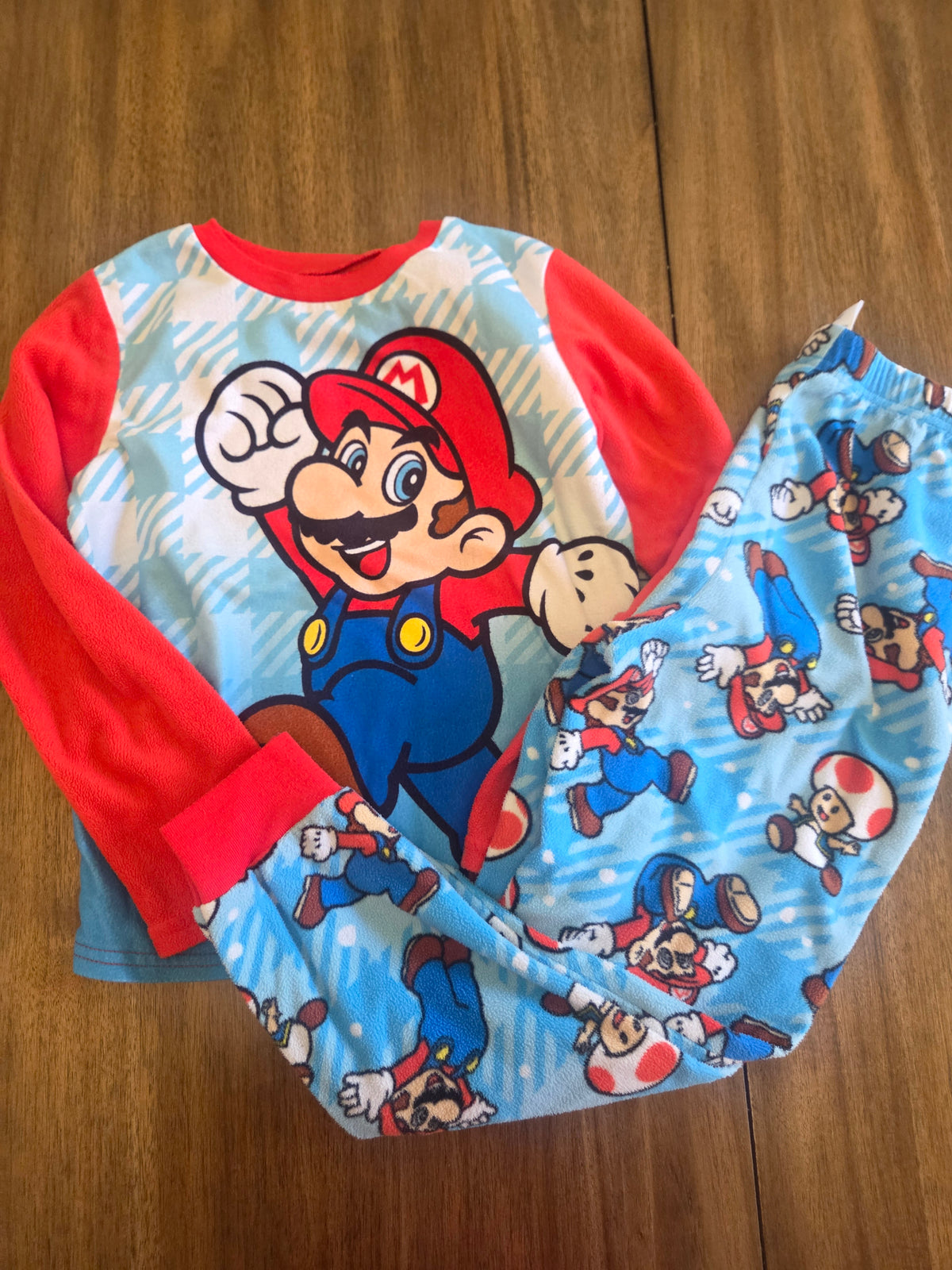 Seller 188 boys mario and grinch pajamas size 6/7