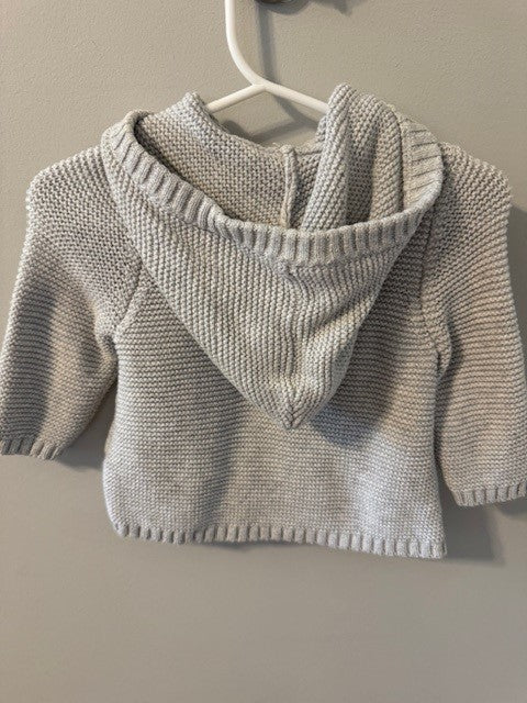 Seller #141 Old Navy Gray Sweater VGUC size 3-6M SR