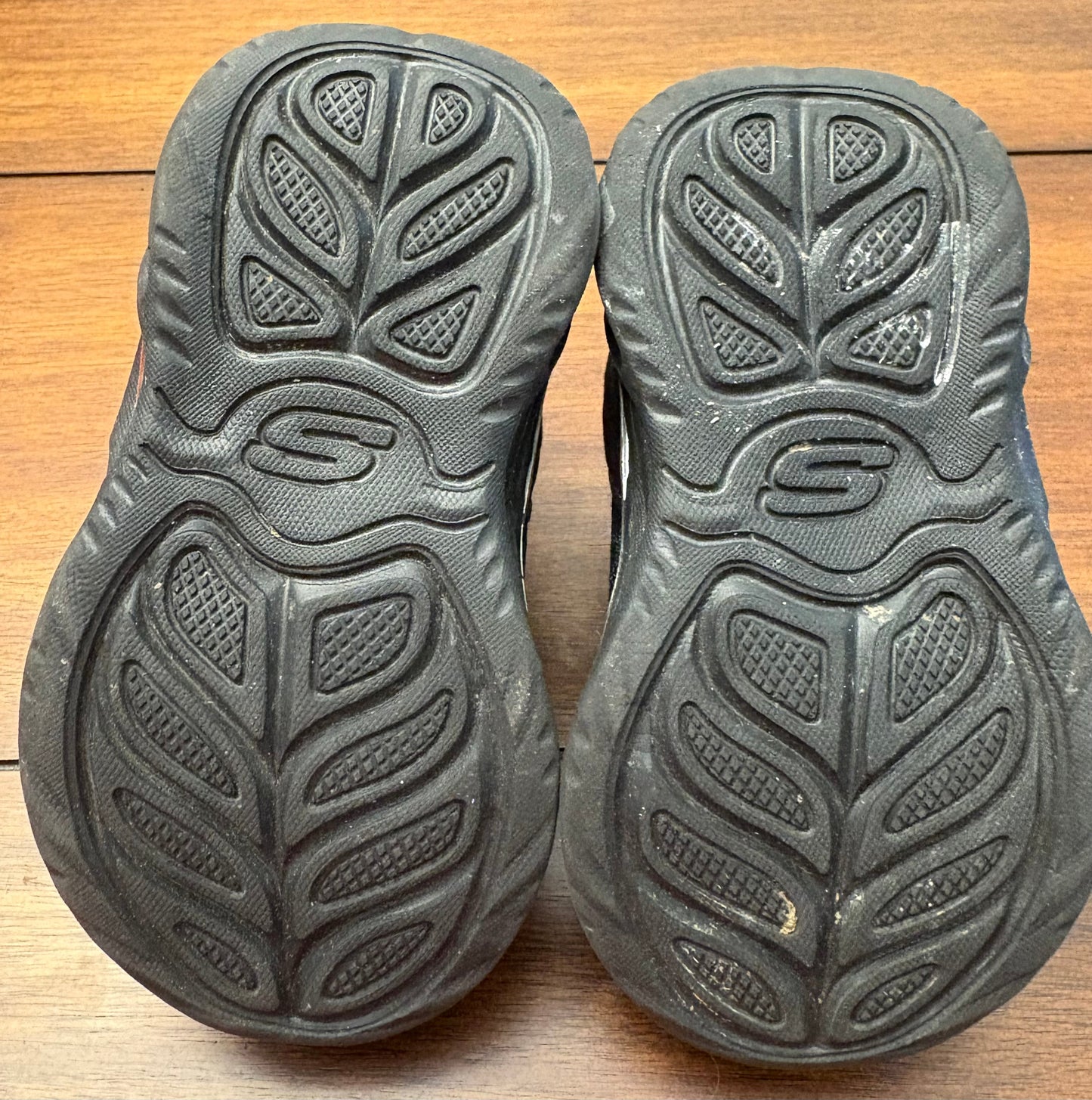 Seller #210 Sketchers Boys Size 5 Black with Red Darth Vader Velcro Tennis Shoes