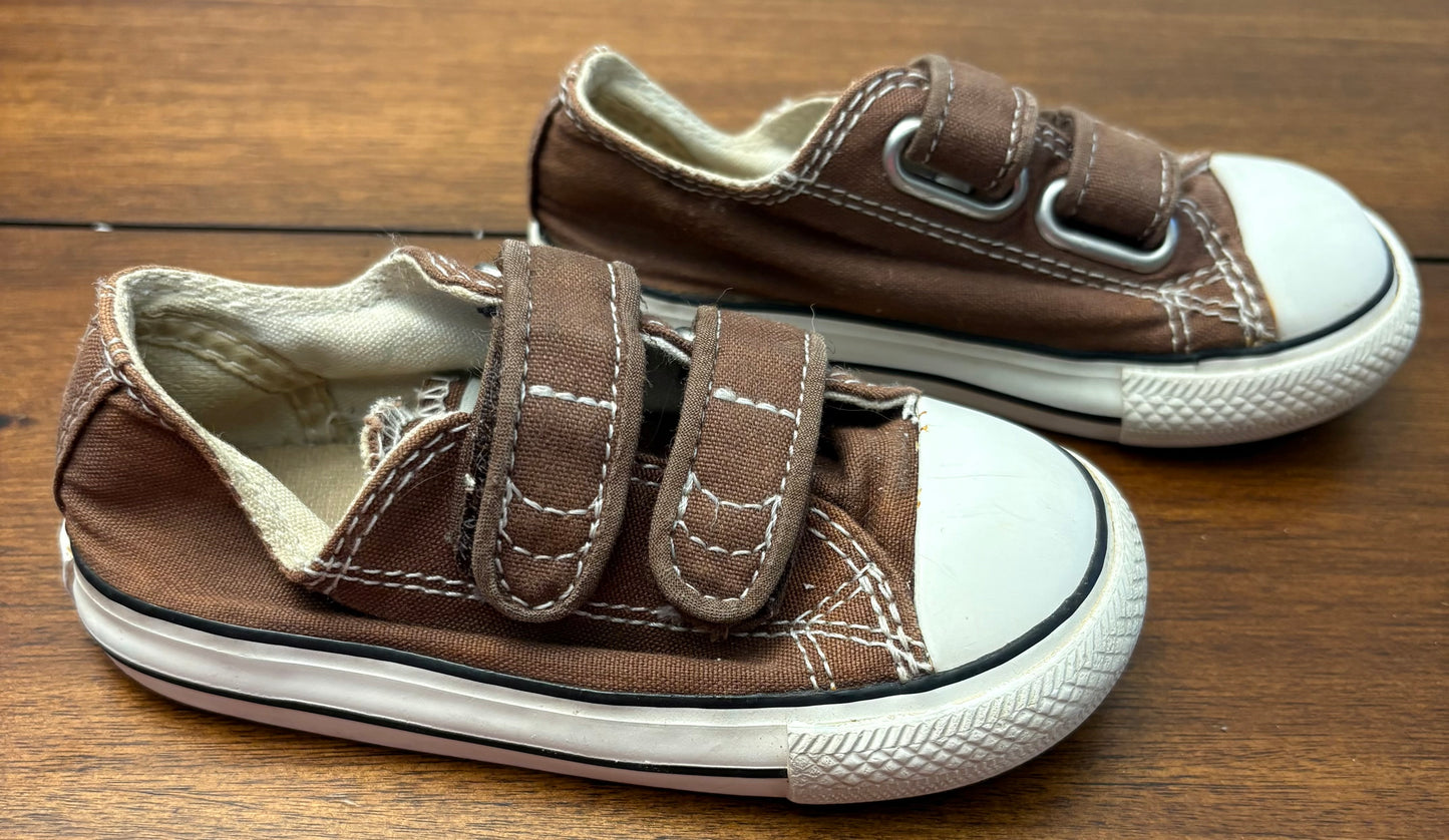 Seller #210 Converse Boys Size 6 Brown Low Top Sneakers