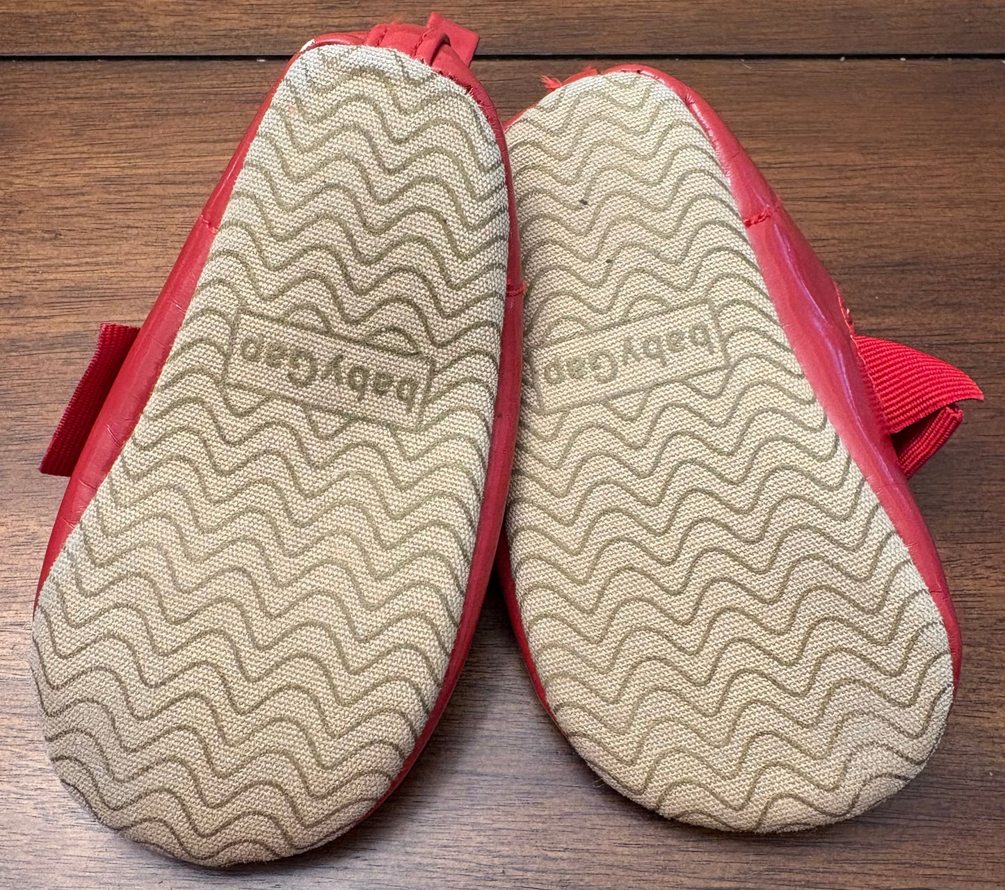 Seller #210 Baby Gap Girls Size 4 (12-18M) Red Patent Mary Jane Dress Shoes with Bows