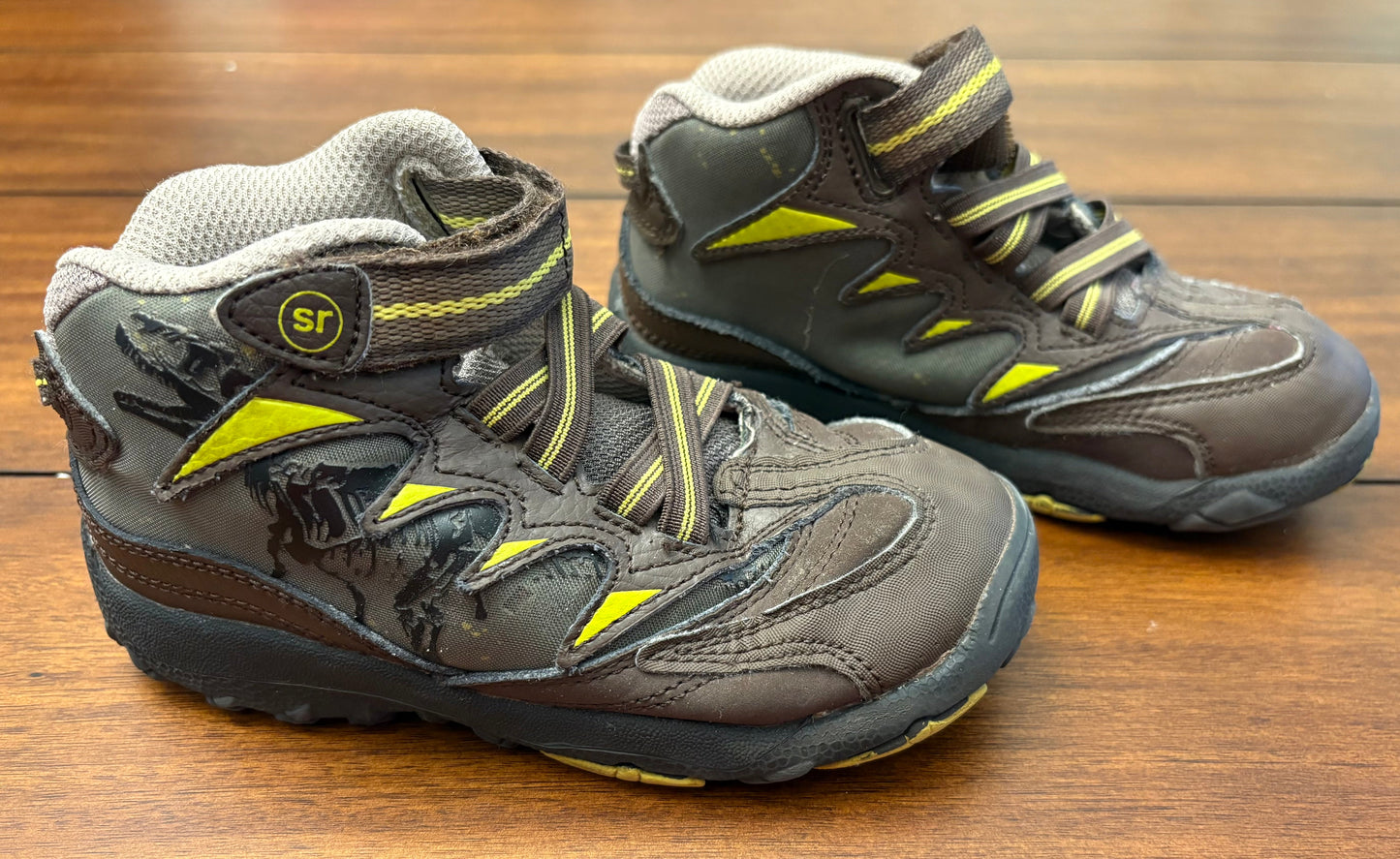 Seller #210 Stride Rite Boys Size 11 Brown Dinosaur Light Up Leather Boots