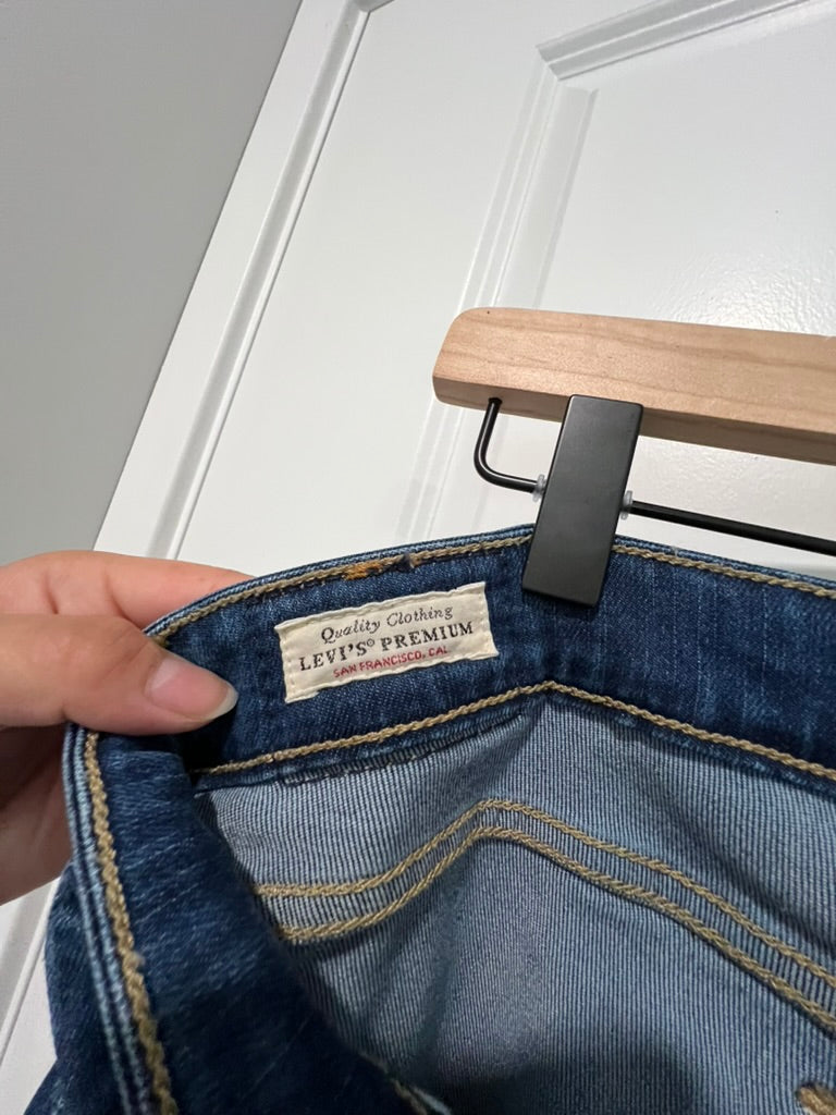 Seller #76 - Levi 711 Skinny Women's Mid-Rise Jeans - Size 30x28