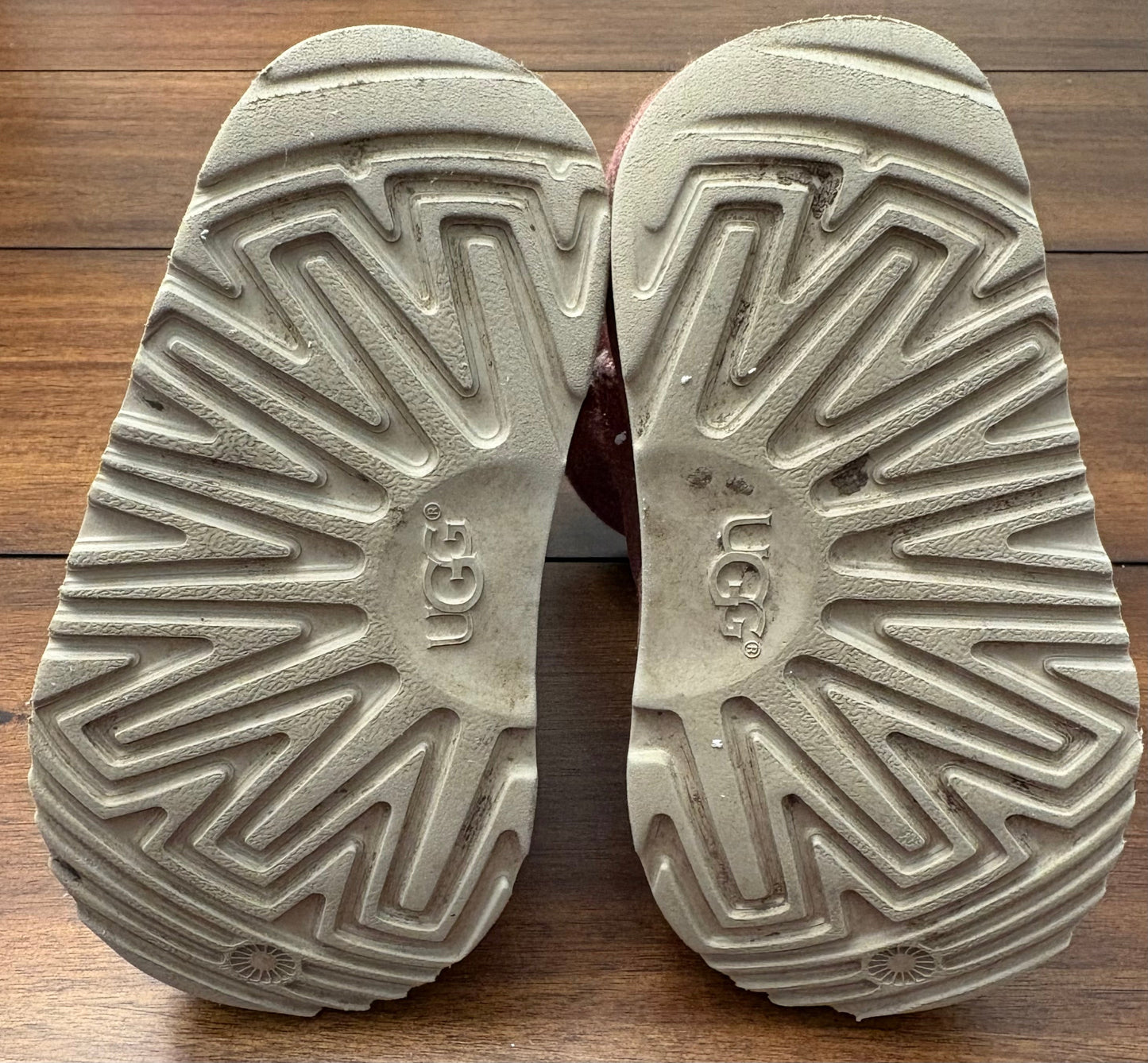 Seller #210 Ugg Girls Size 8 Mauve Glitter Fleece Lined Boots