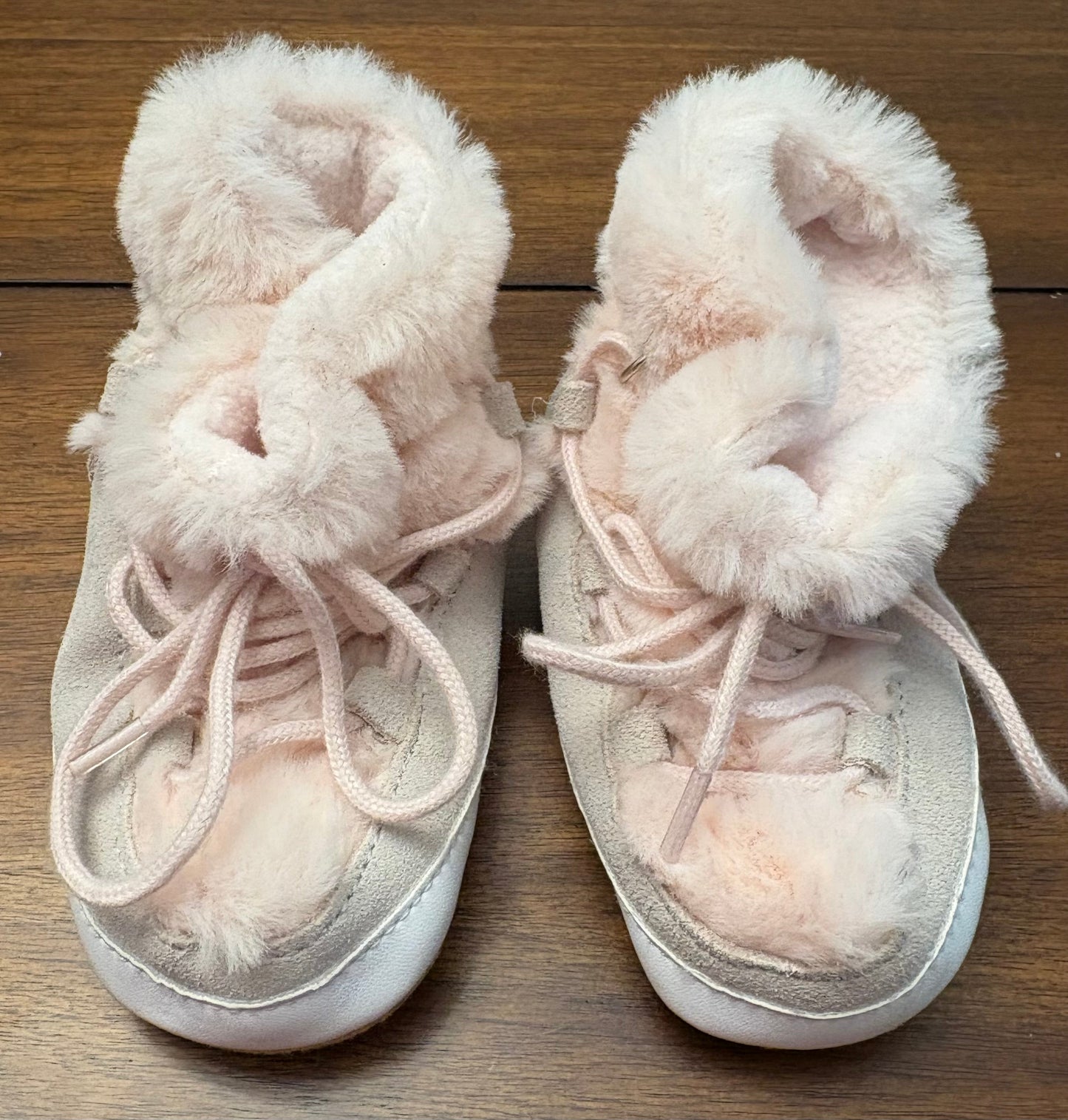 Seller #210 Baby Gap Girls Size 12-18M Light Pink Furry Lace Up Booties