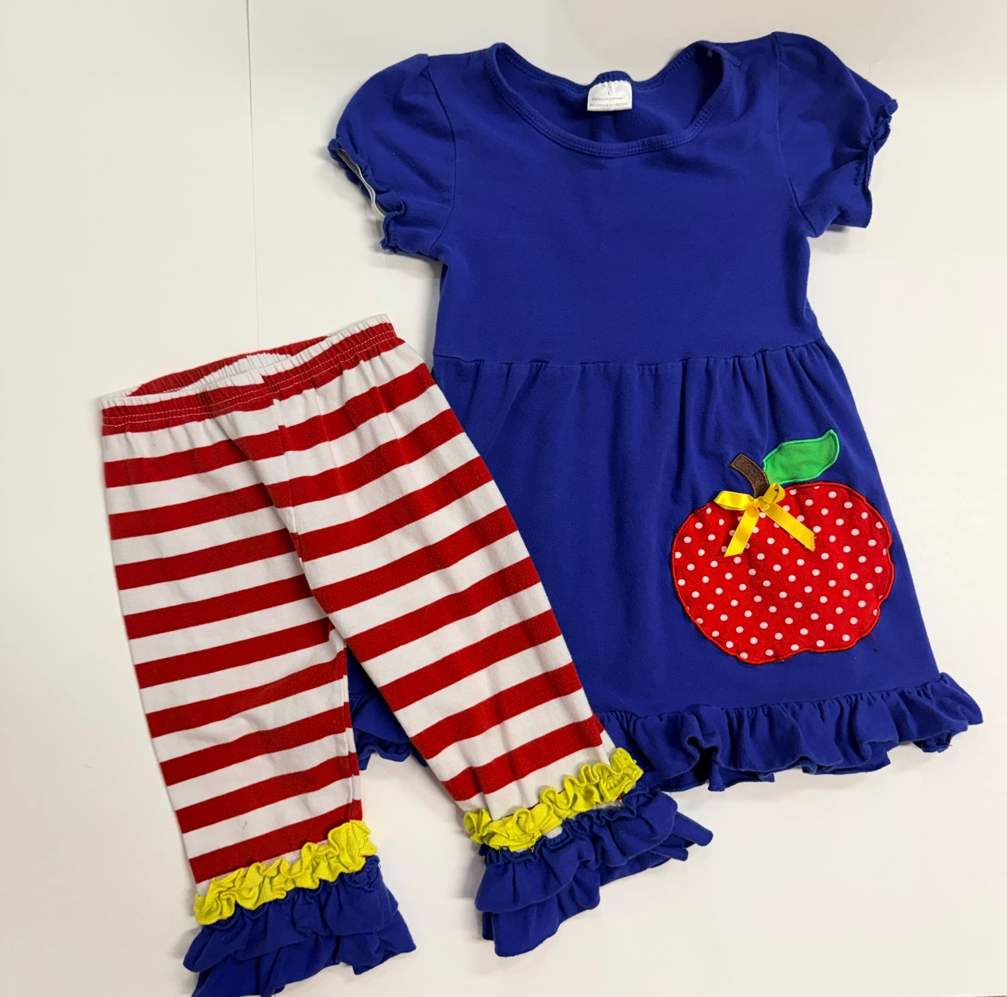 #153 Boutique Outfit - Fits like a 4T