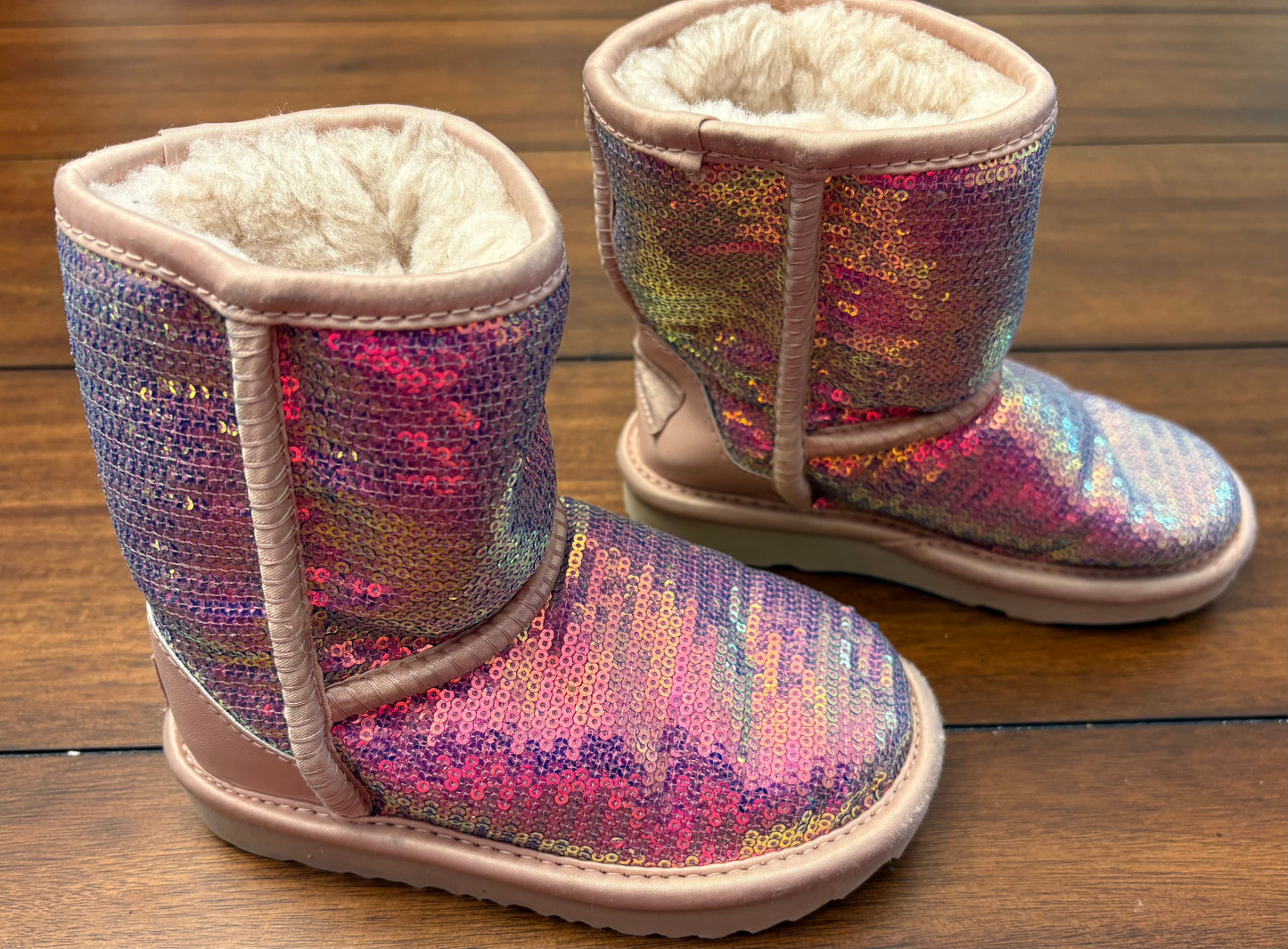 Seller #210 Ugg Girls Size 9 Iridescent Sequin Fleece Lined Boots