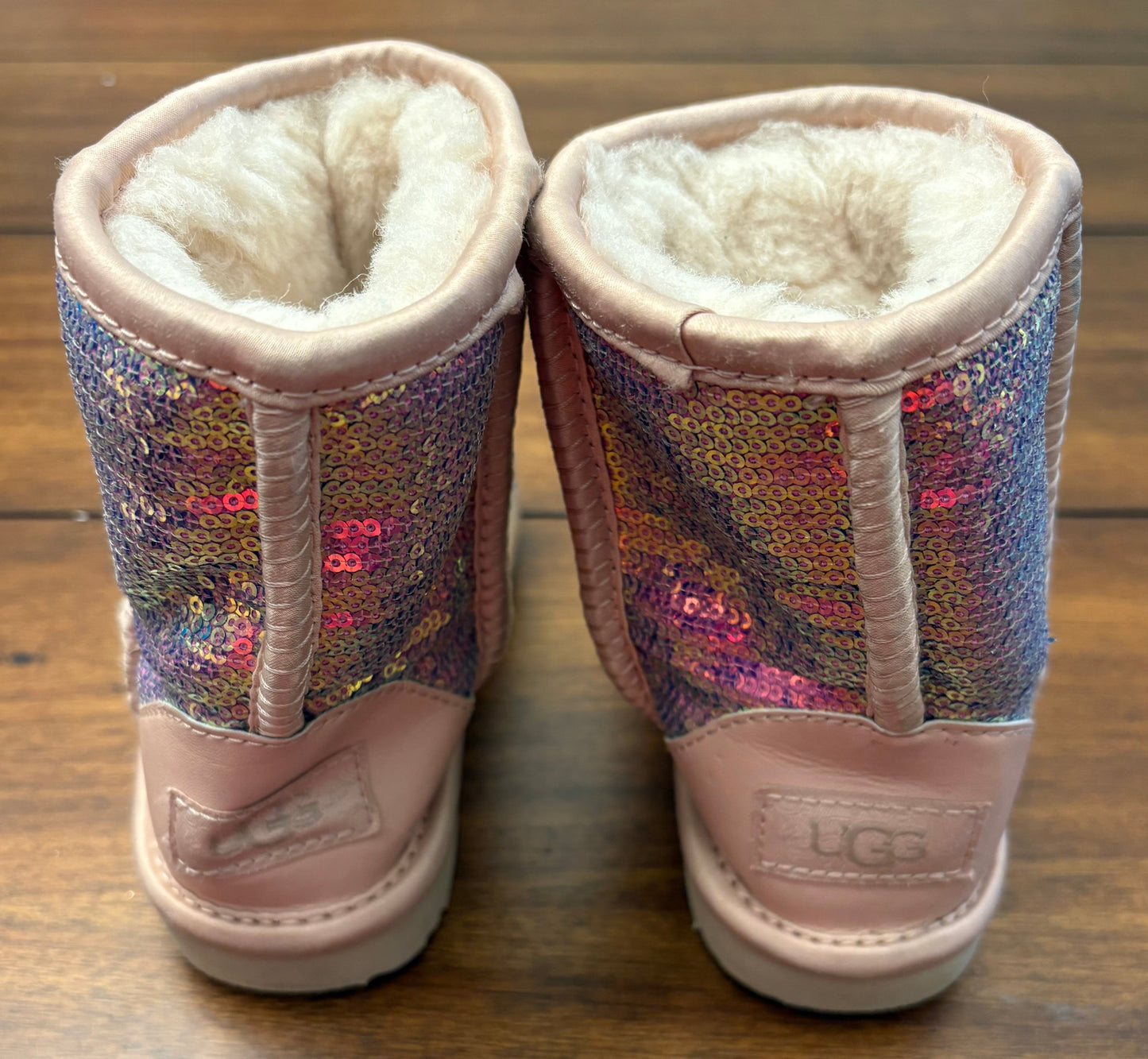 Seller #210 Ugg Girls Size 9 Iridescent Sequin Fleece Lined Boots