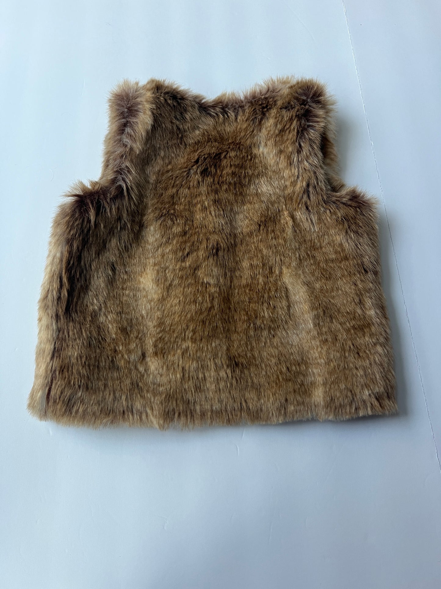 #77B Girls 3T NWOT Oshkosh Faux Fur Vest