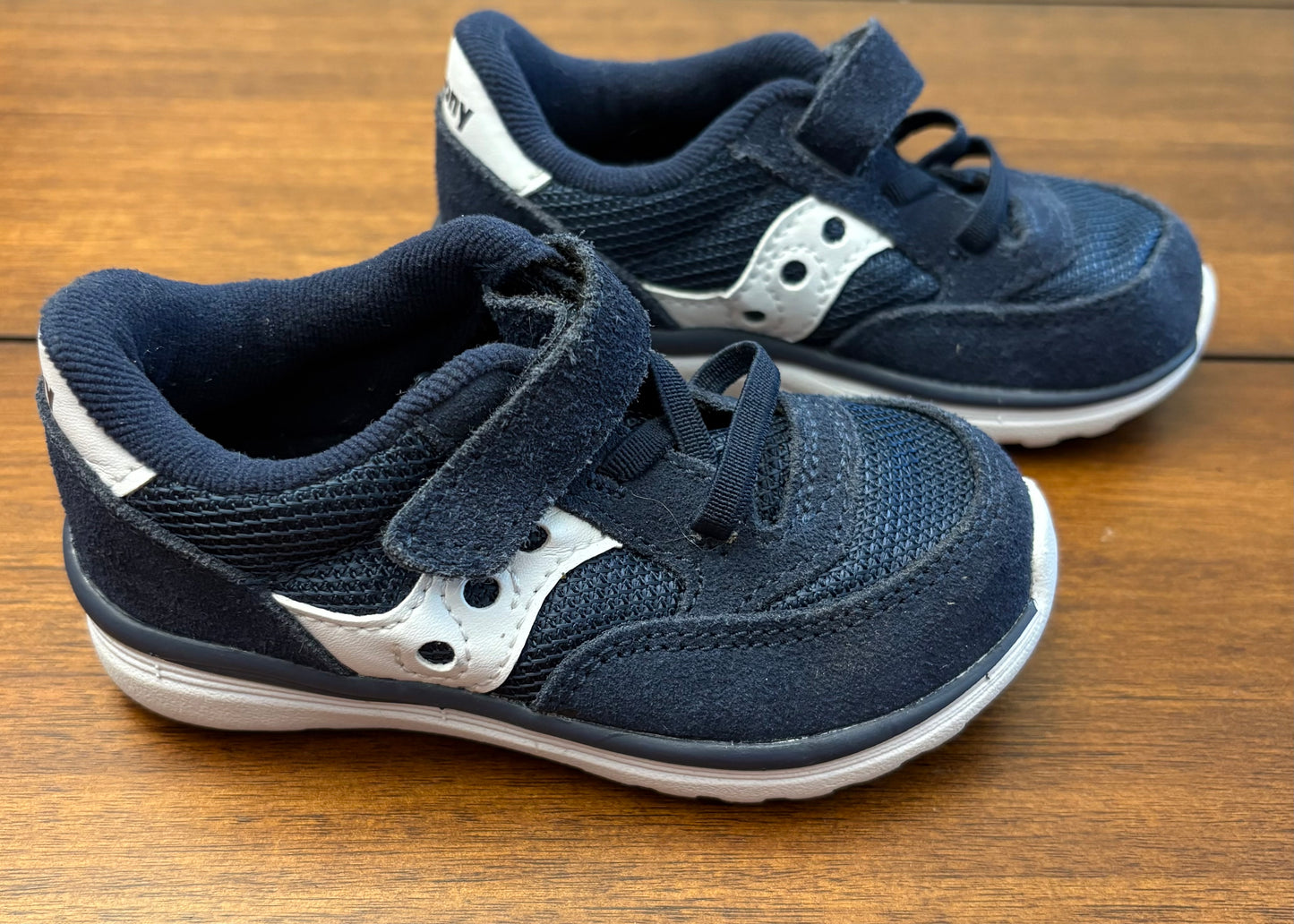 Seller #210 Saucony Boys Size 6 Navy & White Jazz Elite Sneakers