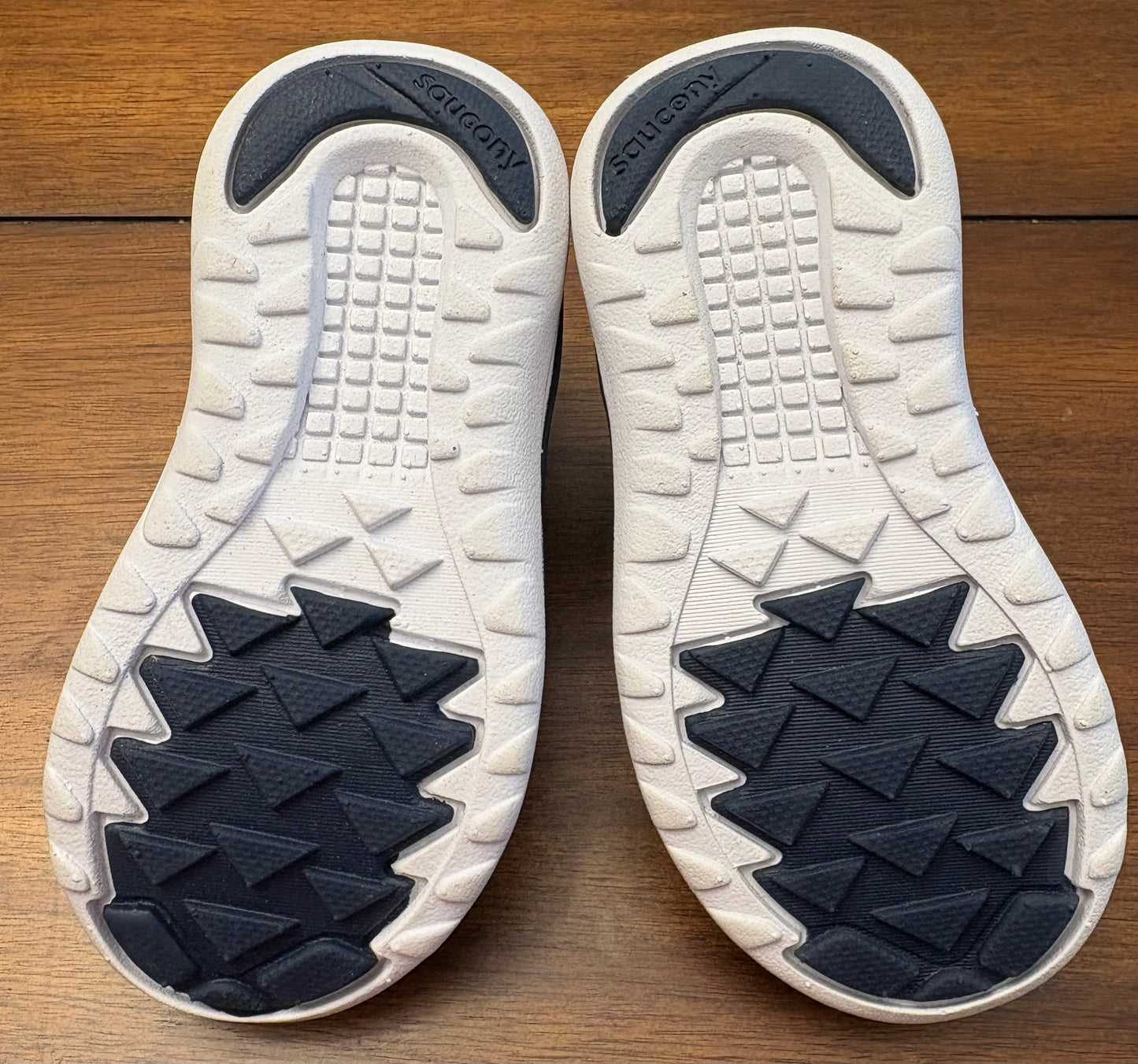 Seller #210 Saucony Boys Size 6 Navy & White Jazz Elite Sneakers